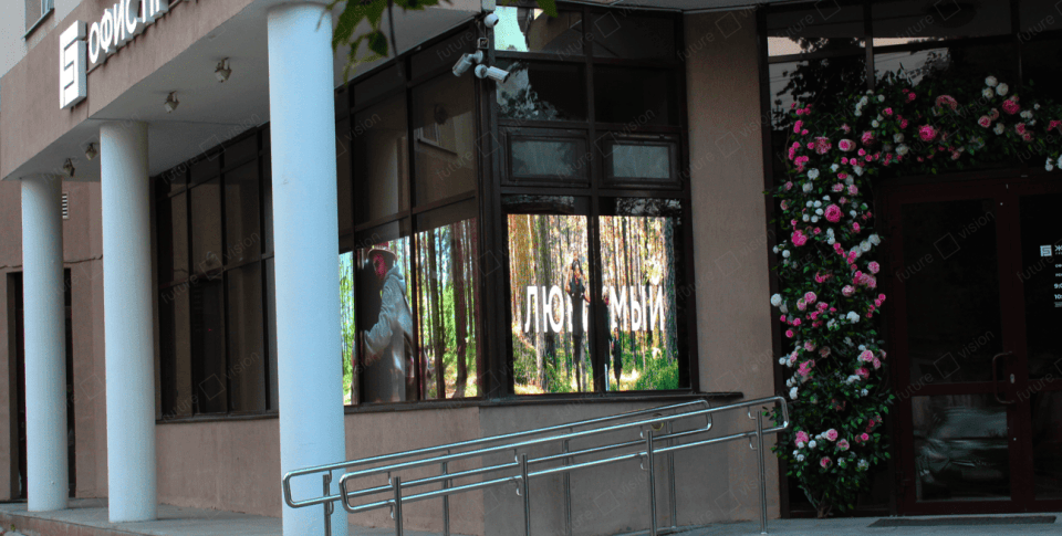 LED экран за окном, офис «Железно» Екатеринбург