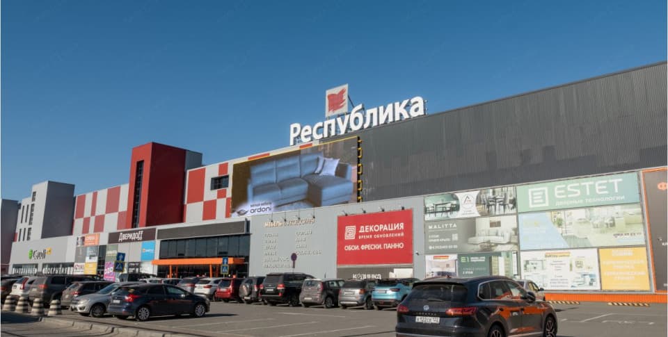Светодиодный уличный экран для фасада ТЦ Республика