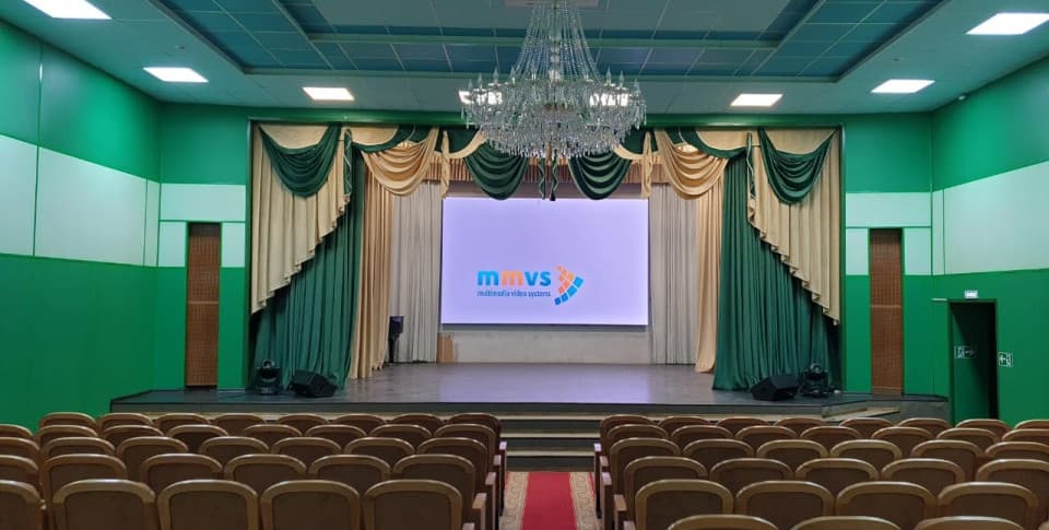 Светодиодный экран в актовом зале в Нижнеудинской детской школе